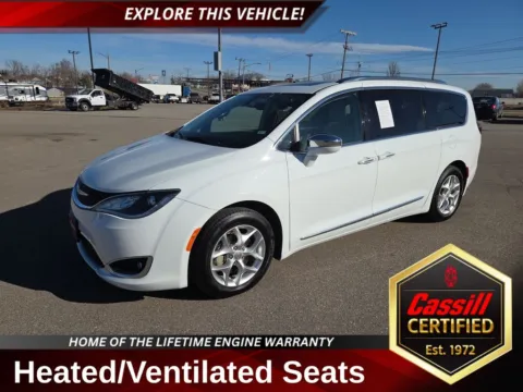 White 2019 Chrysler Pacifica Limited for sale in Cedar Rapids, IA