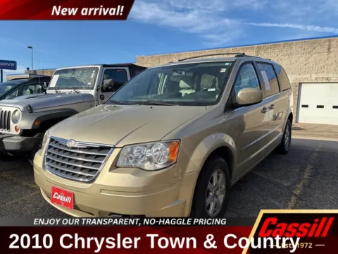 White 2010 Chrysler Town & Country Touring Plus for sale in Cedar Rapids, IA