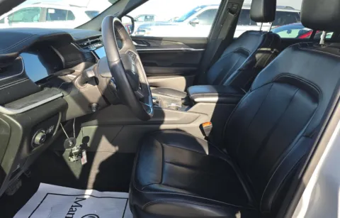 More photos of 2024 Jeep Grand Cherokee L Limited at Cassill Motors, IA