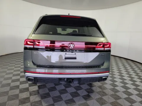 More photos of 2024 Volkswagen Atlas 2.0T Peak Edition SEL at Cassill Motors, IA