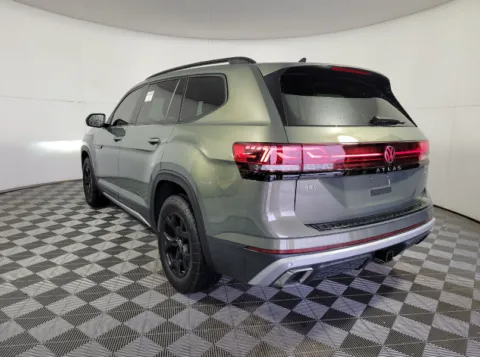 More photos of 2024 Volkswagen Atlas 2.0T Peak Edition SEL at Cassill Motors, IA