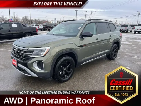 Green 2024 Volkswagen Atlas 2.0T Peak Edition SEL for sale in Cedar Rapids, IA