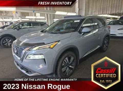 Gray 2023 Nissan Rogue SL for sale in Cedar Rapids, IA