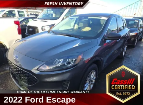 Gray 2022 Ford Escape SE for sale in Cedar Rapids, IA