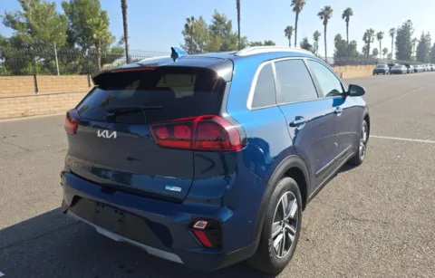 More photos of 2022 Kia Niro LXS at Cassill Motors, IA