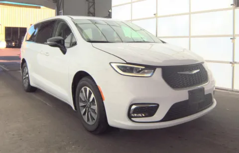 More photos of 2024 Chrysler Pacifica Hybrid Select at Cassill Motors, IA