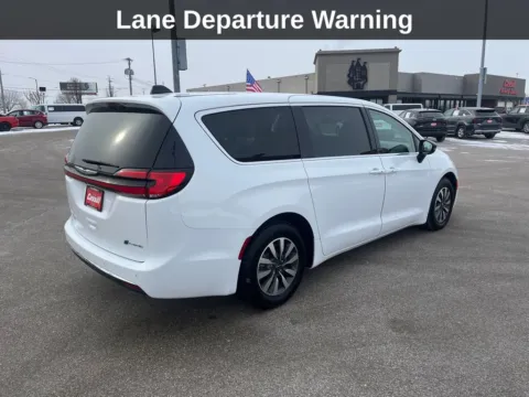 More photos of 2024 Chrysler Pacifica Hybrid Select at Cassill Motors, IA