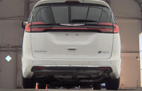 More photos of 2024 Chrysler Pacifica Hybrid Select at Cassill Motors, IA