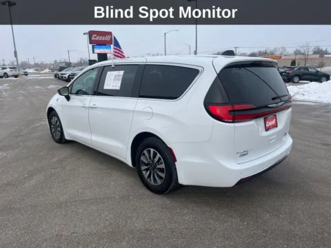 Another view of 2024 Chrysler Pacifica Hybrid Select for sale in Cedar Rapids, IA at Cassill Motors