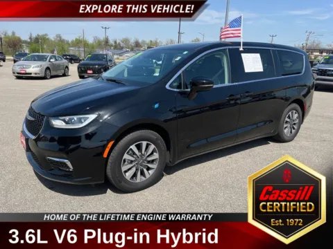 Black 2024 Chrysler Pacifica Hybrid Select for sale in Cedar Rapids, IA