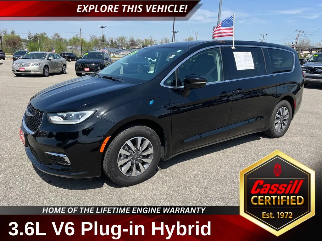 2024 Chrysler Pacifica Hybrid Select for sale in Cedar Rapids, IA