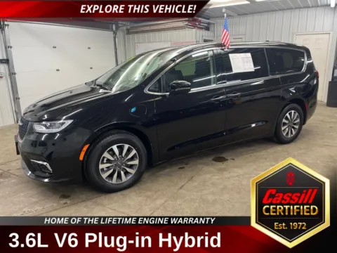 Black 2024 Chrysler Pacifica Hybrid Select for sale in Cedar Rapids, IA