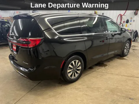 More photos of 2024 Chrysler Pacifica Hybrid Select at Cassill Motors, IA