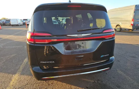 More photos of 2024 Chrysler Pacifica Hybrid Select at Cassill Motors, IA