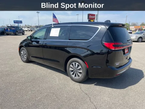 Another view of 2024 Chrysler Pacifica Hybrid Select for sale in Cedar Rapids, IA at Cassill Motors