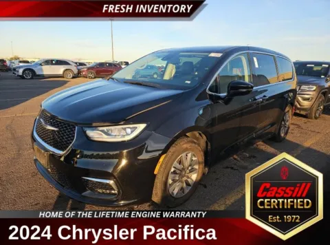 Black 2024 Chrysler Pacifica Hybrid Select for sale in Cedar Rapids, IA