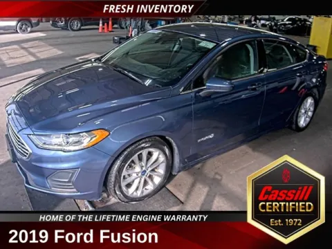 Blue 2019 Ford Fusion Hybrid SE for sale in Cedar Rapids, IA