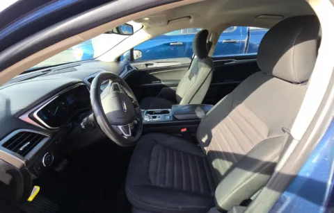 More photos of 2019 Ford Fusion Hybrid SE at Cassill Motors, IA