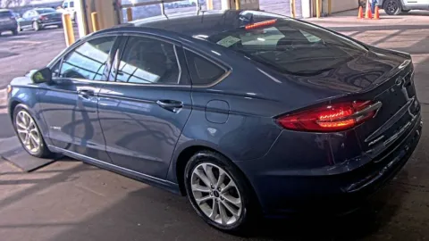 More photos of 2019 Ford Fusion Hybrid SE at Cassill Motors, IA