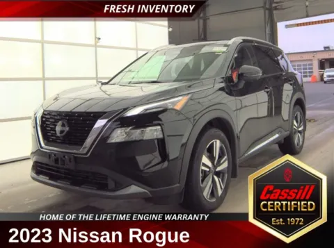 Black 2023 Nissan Rogue SL for sale in Cedar Rapids, IA