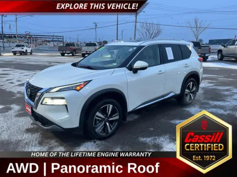 White 2023 Nissan Rogue SL for sale in Cedar Rapids, IA