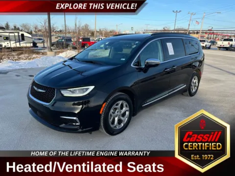 Black 2023 Chrysler Pacifica Limited for sale in Cedar Rapids, IA