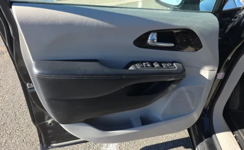More photos of 2023 Chrysler Pacifica Limited at Cassill Motors, IA