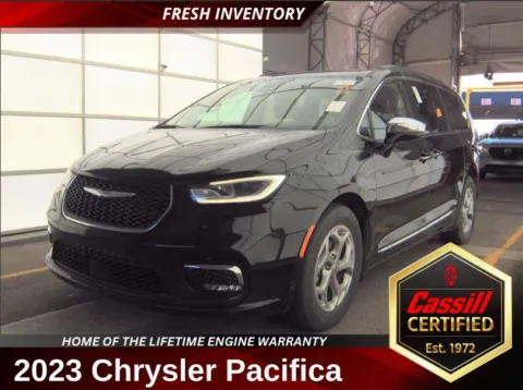 Black 2023 Chrysler Pacifica Limited for sale in Cedar Rapids, IA
