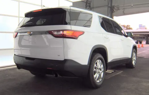 More photos of 2020 Chevrolet Traverse LT at Cassill Motors, IA