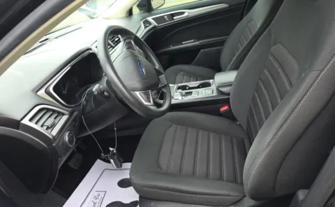 More photos of 2020 Ford Fusion SE at Cassill Motors, IA