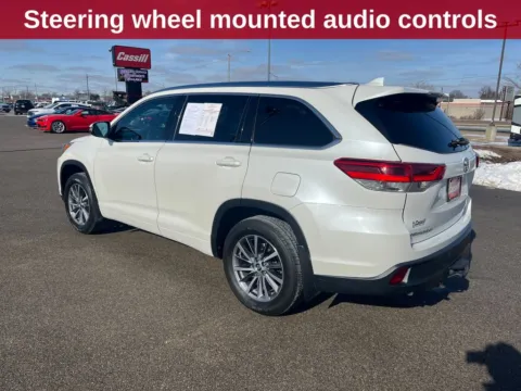 Another view of 2018 Toyota Highlander SE for sale in Cedar Rapids, IA at Cassill Motors