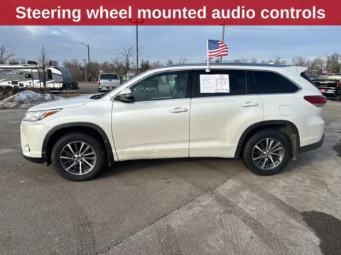 Another view of 2018 Toyota Highlander SE for sale in Cedar Rapids, IA at Cassill Motors