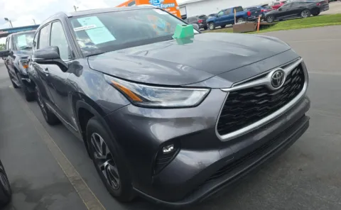 Photos of 2021 Toyota Highlander XLE for sale in Cedar Rapids, IA at Cassill Motors