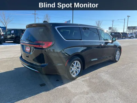 More photos of 2023 Chrysler Pacifica Touring L at Cassill Motors, IA