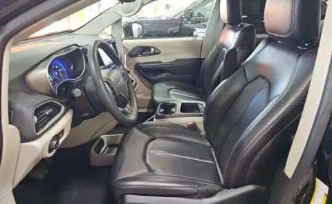 More photos of 2023 Chrysler Pacifica Touring L at Cassill Motors, IA