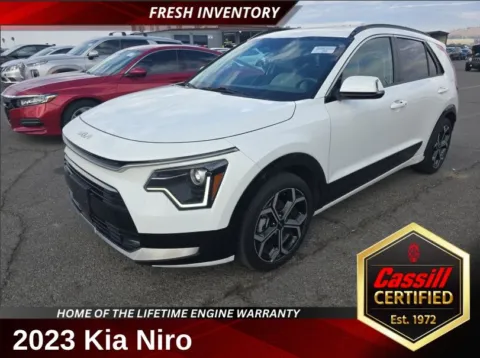 White 2023 Kia Niro EX Touring for sale in Cedar Rapids, IA