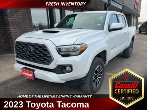 White 2023 Toyota Tacoma TRD Sport for sale in Cedar Rapids, IA
