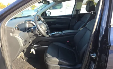 More photos of 2024 Hyundai Tucson Hybrid SEL Convenience at Cassill Motors, IA