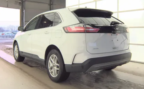 More photos of 2023 Ford Edge SEL at Cassill Motors, IA