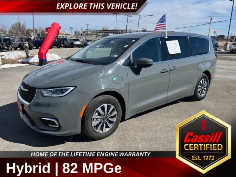 Gray 2023 Chrysler Pacifica Hybrid Touring L for sale in Cedar Rapids, IA