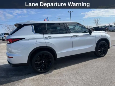 More photos of 2023 Mitsubishi Outlander SE Black Edition at Cassill Motors, IA