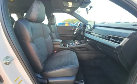 More photos of 2023 Mitsubishi Outlander SE Black Edition at Cassill Motors, IA