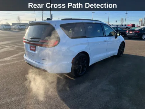 More photos of 2025 Chrysler Pacifica Limited at Cassill Motors, IA