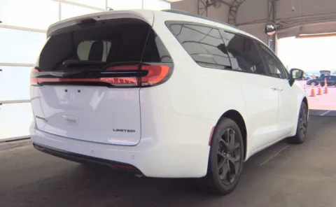 More photos of 2025 Chrysler Pacifica Limited at Cassill Motors, IA