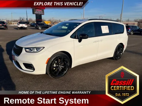 White 2025 Chrysler Pacifica Limited for sale in Cedar Rapids, IA