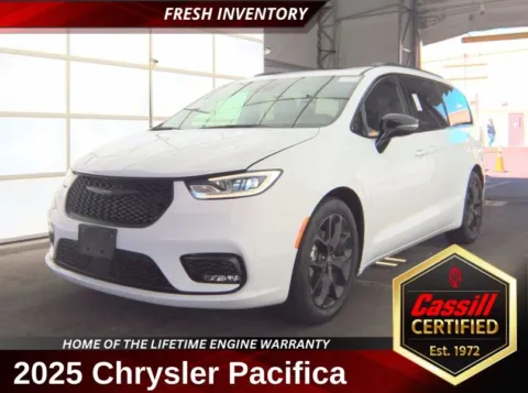 White 2025 Chrysler Pacifica Limited for sale in Cedar Rapids, IA