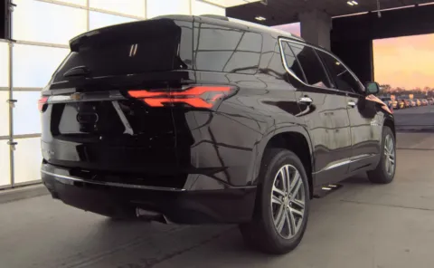 More photos of 2022 Chevrolet Traverse High Country at Cassill Motors, IA