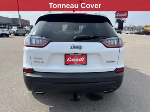 More photos of 2020 Jeep Cherokee Latitude Plus at Cassill Motors, IA