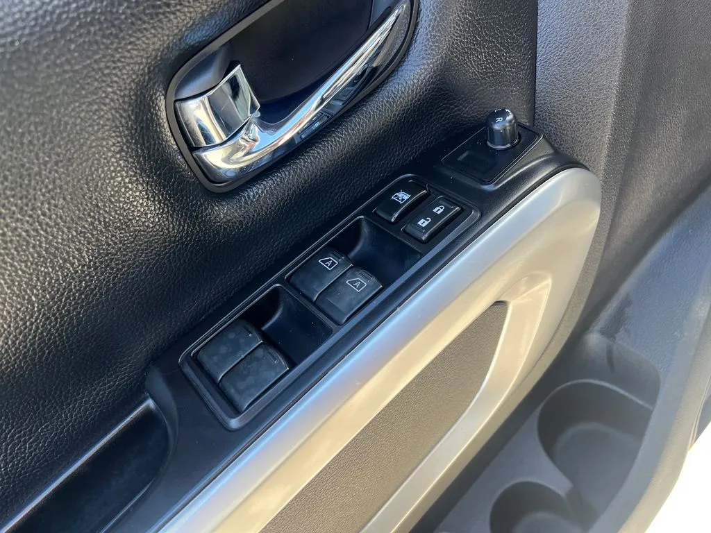 2017 Nissan Titan SV - Photo 17