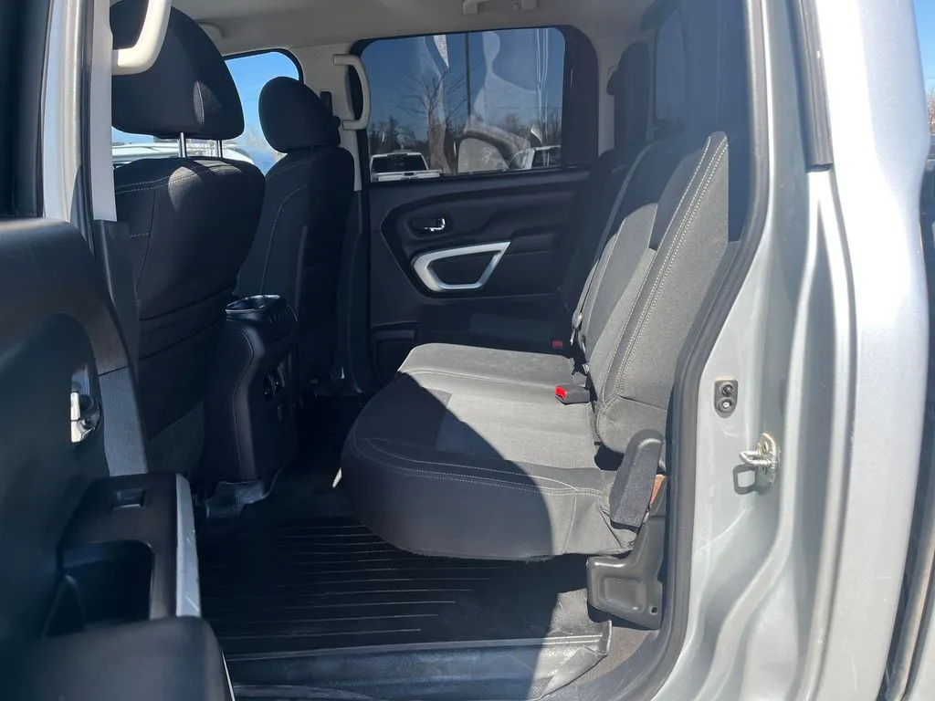 2017 Nissan Titan SV - Photo 18